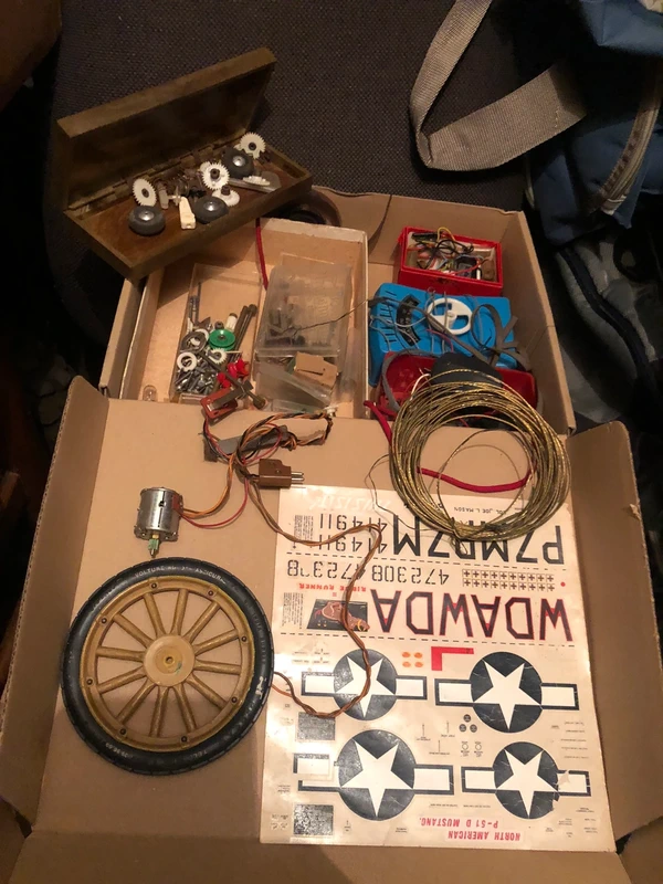 Lotto ricambi modellismo vintage