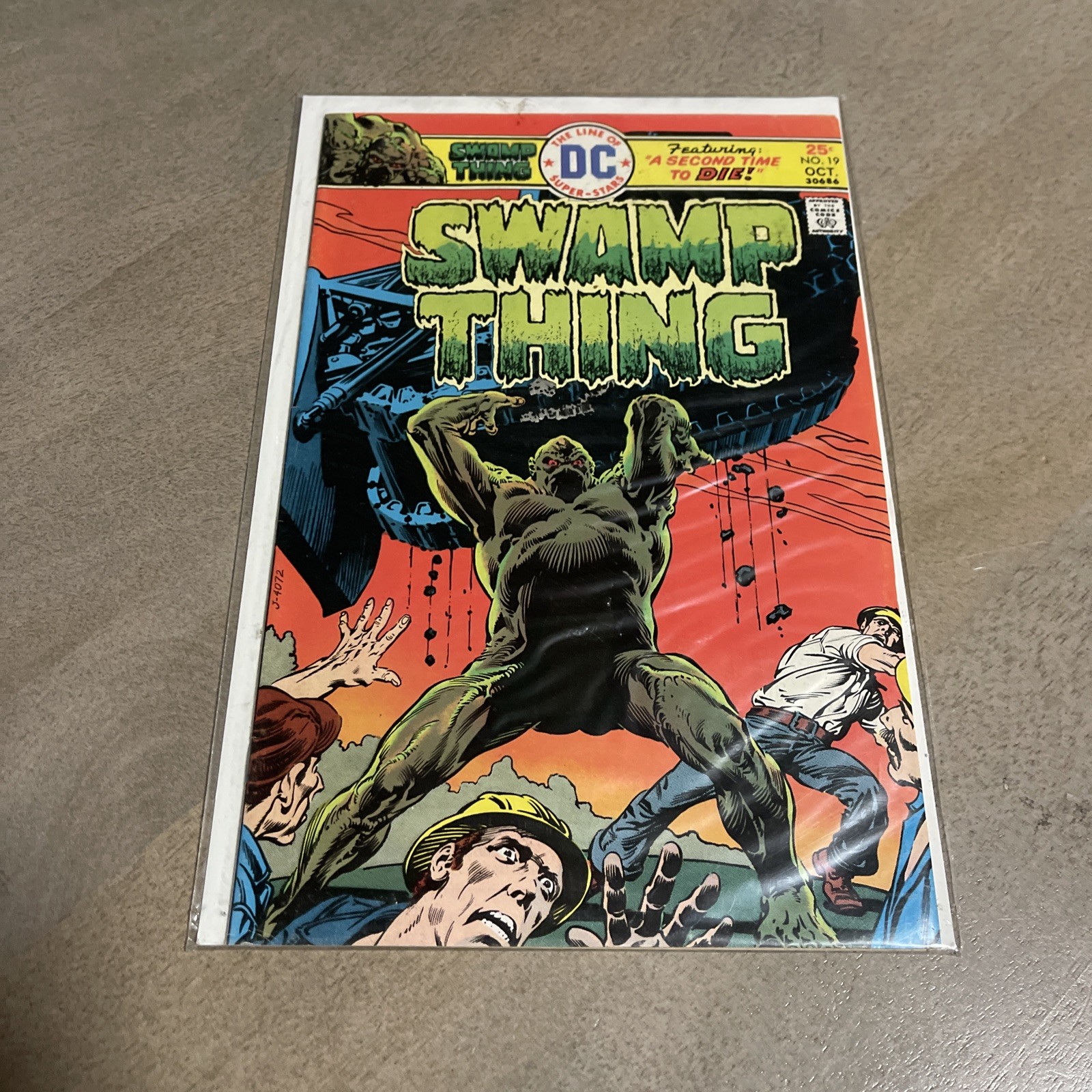 Swamp Thing #19 (1975) DC Comics con borsa e tavola