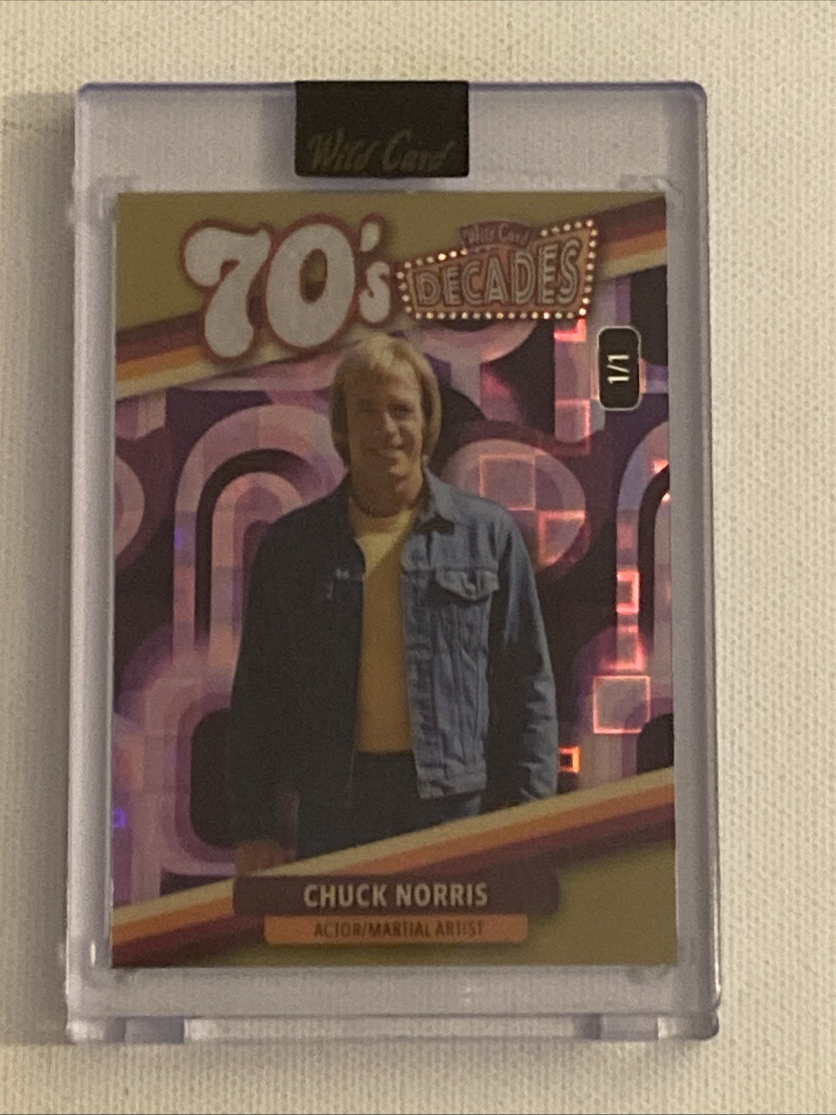 Chuck Norris 2026 Wild Card Decenni Anni 70 Rara 1/1! #7D2PR1-CN Manca in azione!