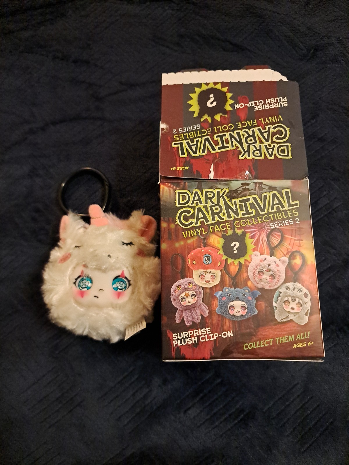 Dark Carnival serie 2 vinile viso da collezione CHASE unicorno peluche clip-on aperto