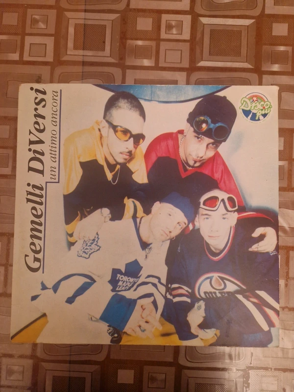 Gemelli Diversi Un attimo ancora