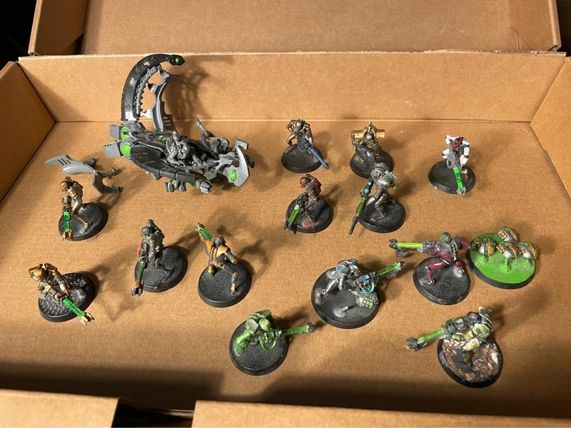 Lot Warhammer 40K Nécrons – figurines + véhicule + grappes pièces détachées