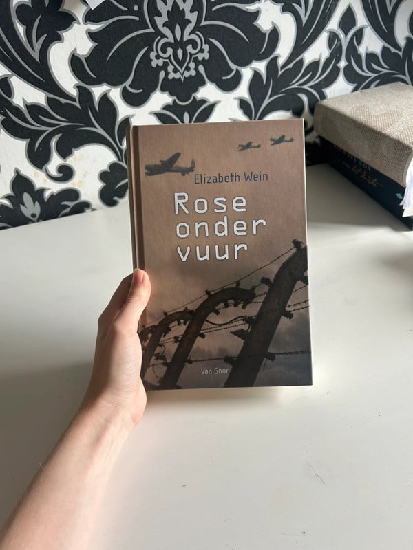 Boek, Rose onder vuur, Elizabeth wein