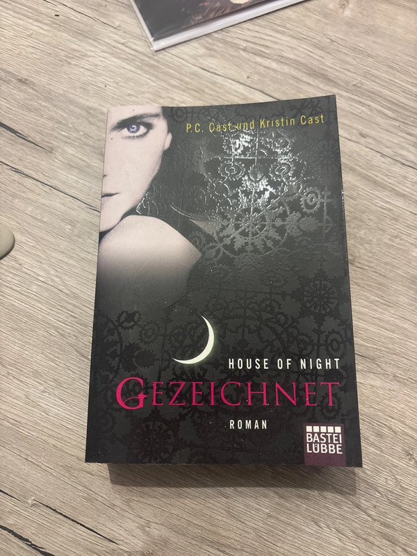 Buch Gezeichnet Roman