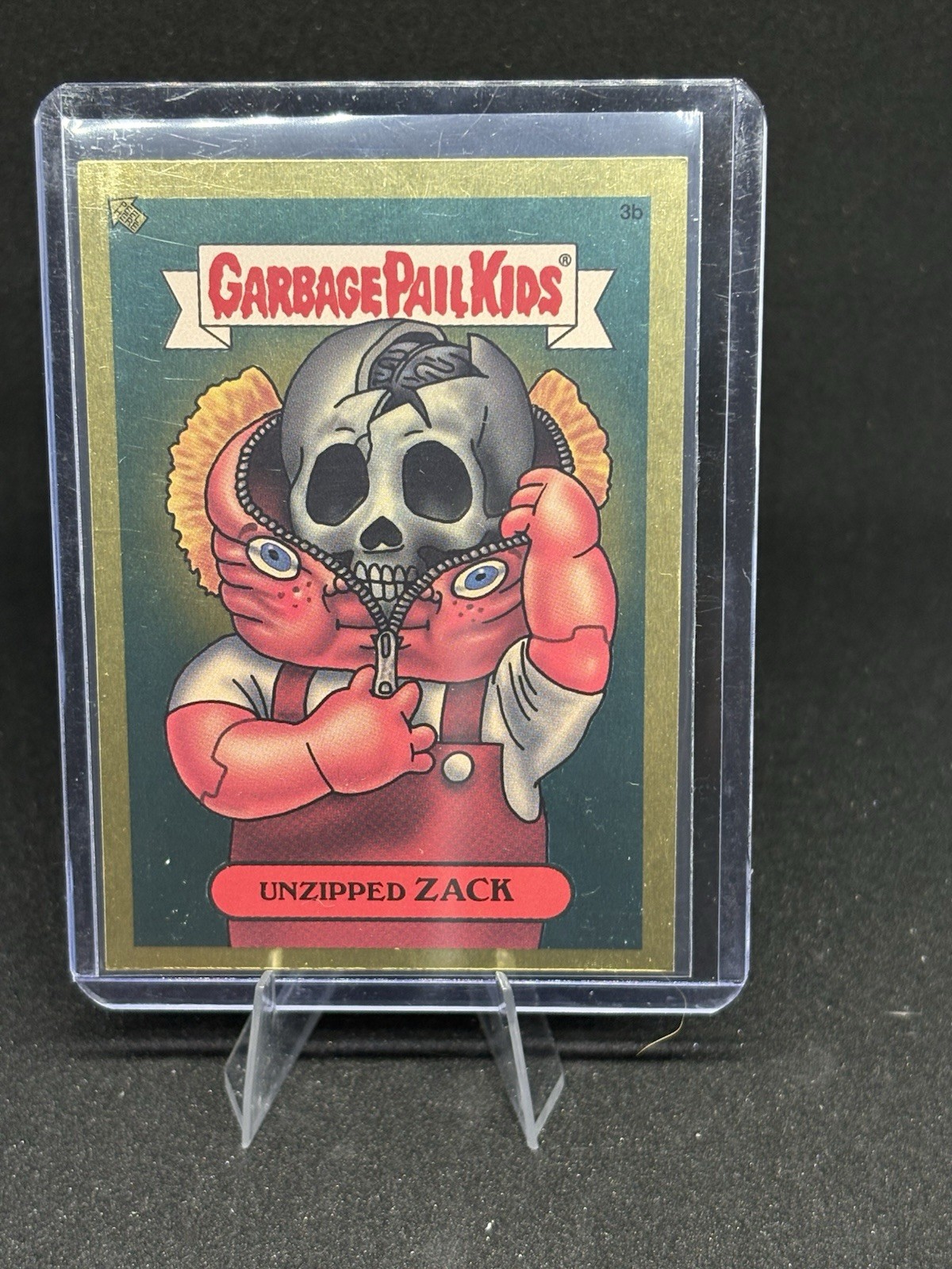 Topps Garbage Pail Kids 2003 Series Gold Sticker #3b Unzipped Zack