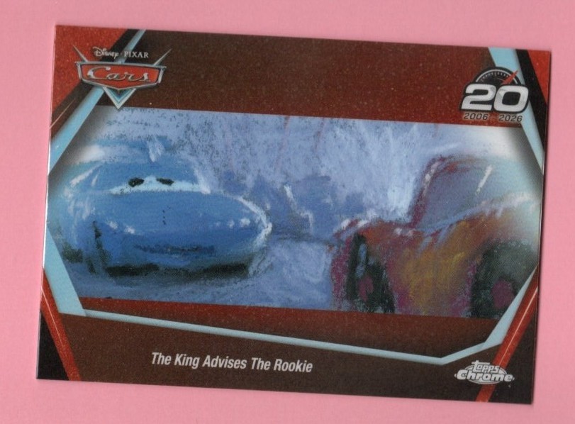 2026 Topps Disney Chrome Cars 20° anniversario.  The King Advises The Rookie #CRS-1