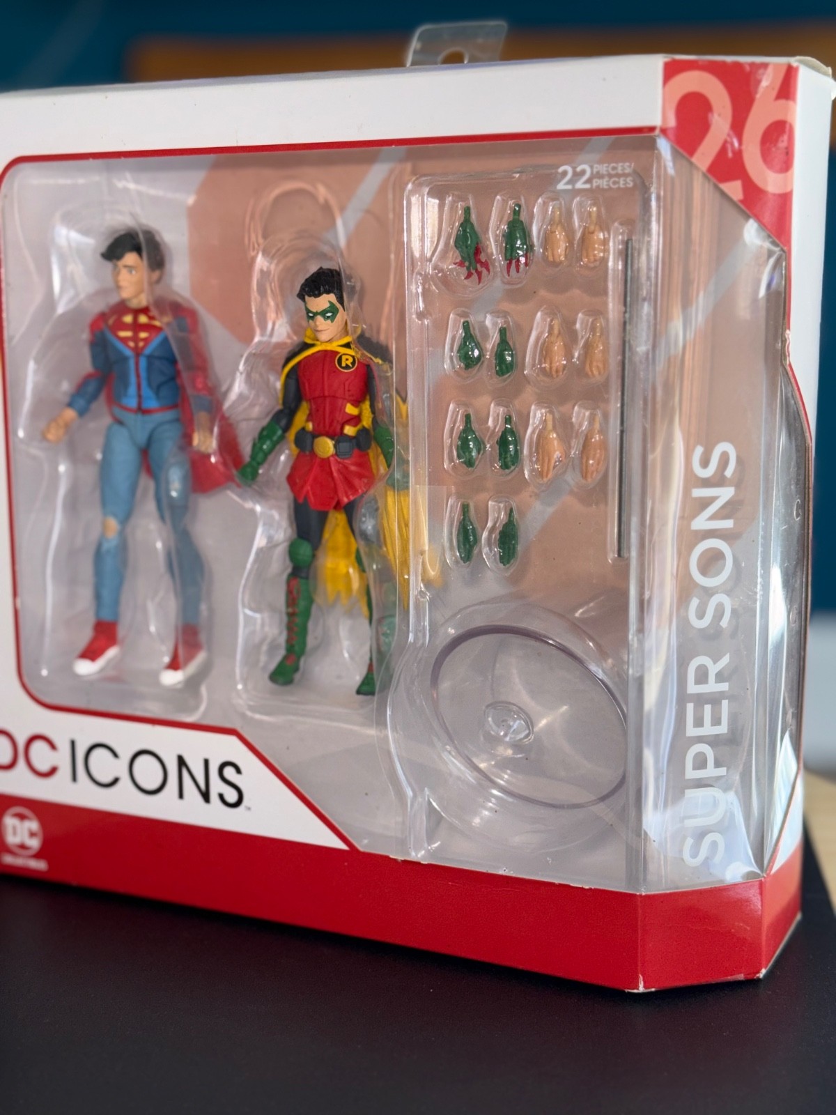 DC Icons - n.26: Super Sons (Superboy (Jon Kent) & Robin (Damien Wayne)