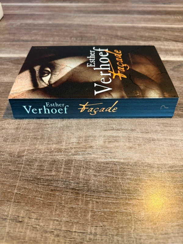 Esther Verhoef - Façade