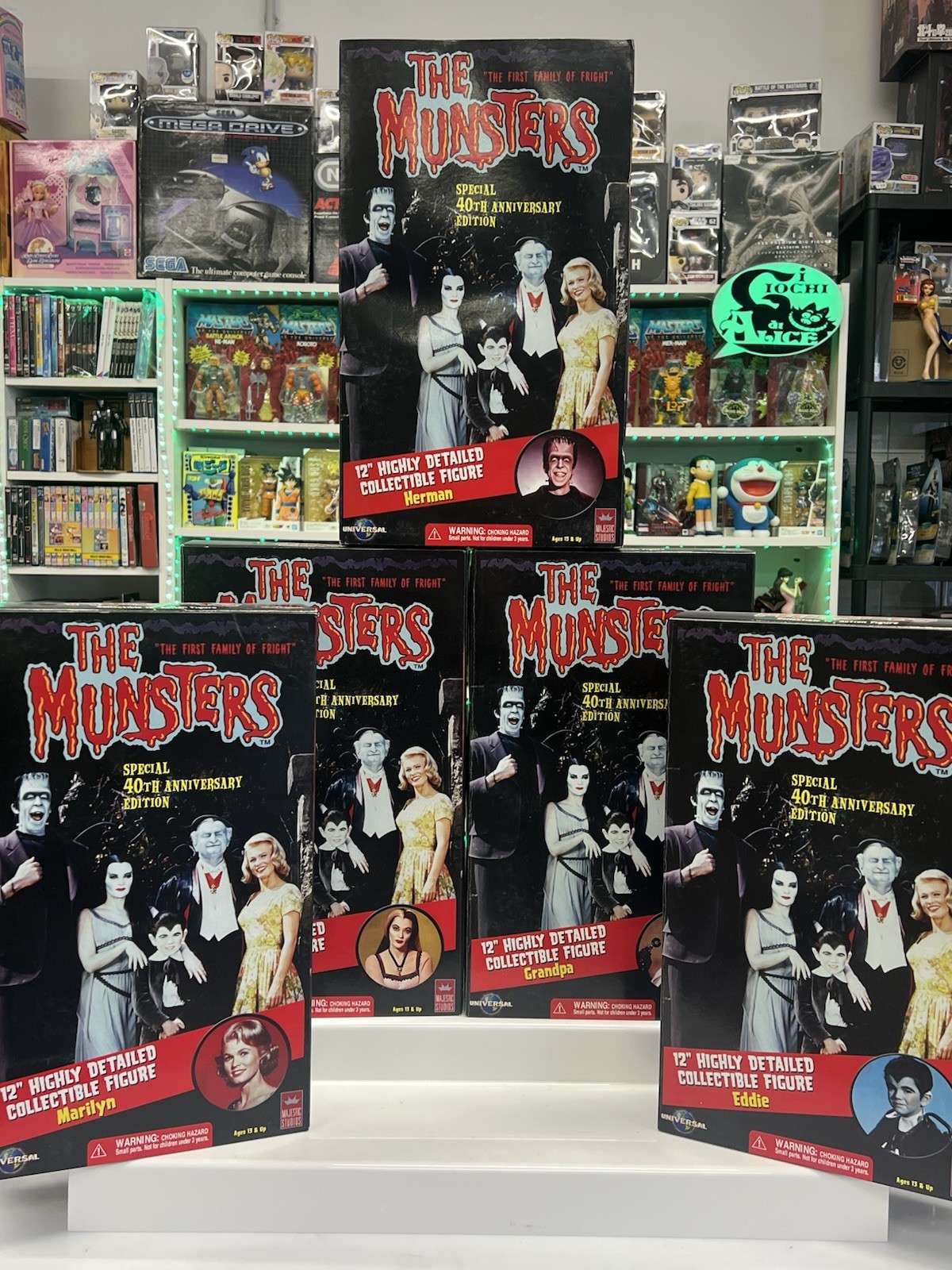 The Munsters 12" Figure Majestic Studios NUOVO Herman Eddie Marilyn Lily Grandpa