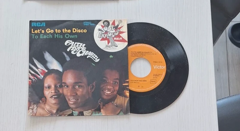 Vinile 45 Giri Faith Hope & Charity - Let's Go To The Disco / To Each His Own (RCA Victor)