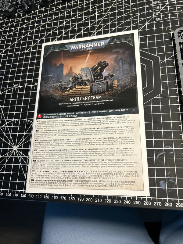 Équipe d’artillerie de krieg avec notice de montage