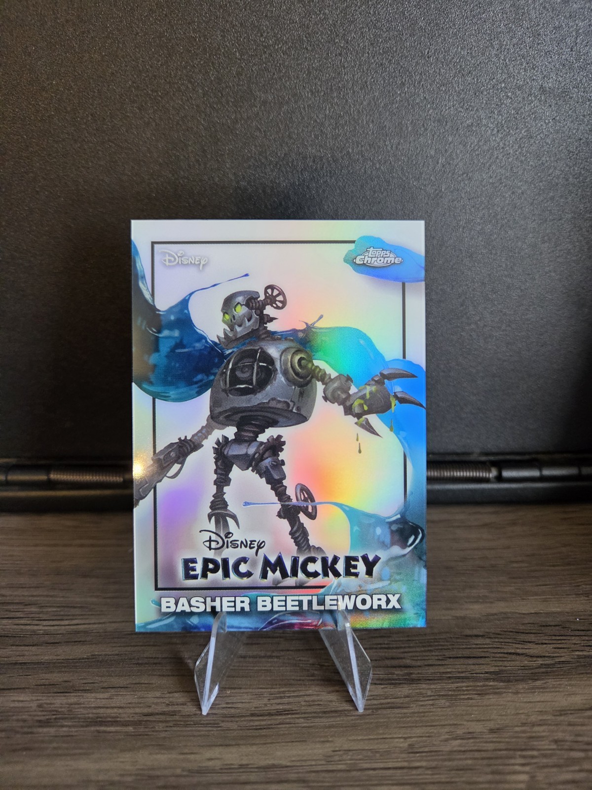 2026 Topps Disney Neon Basher Beetleworx #EM22 Cromo Rifrattore Epic Mickey
