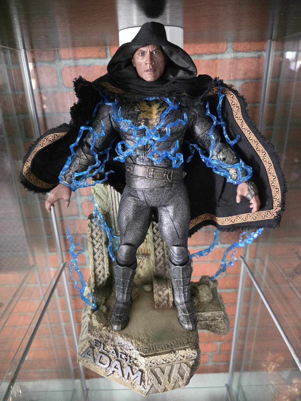 Figurine 1/6 Hot Toys Black Adam DX30 Deluxe version throne