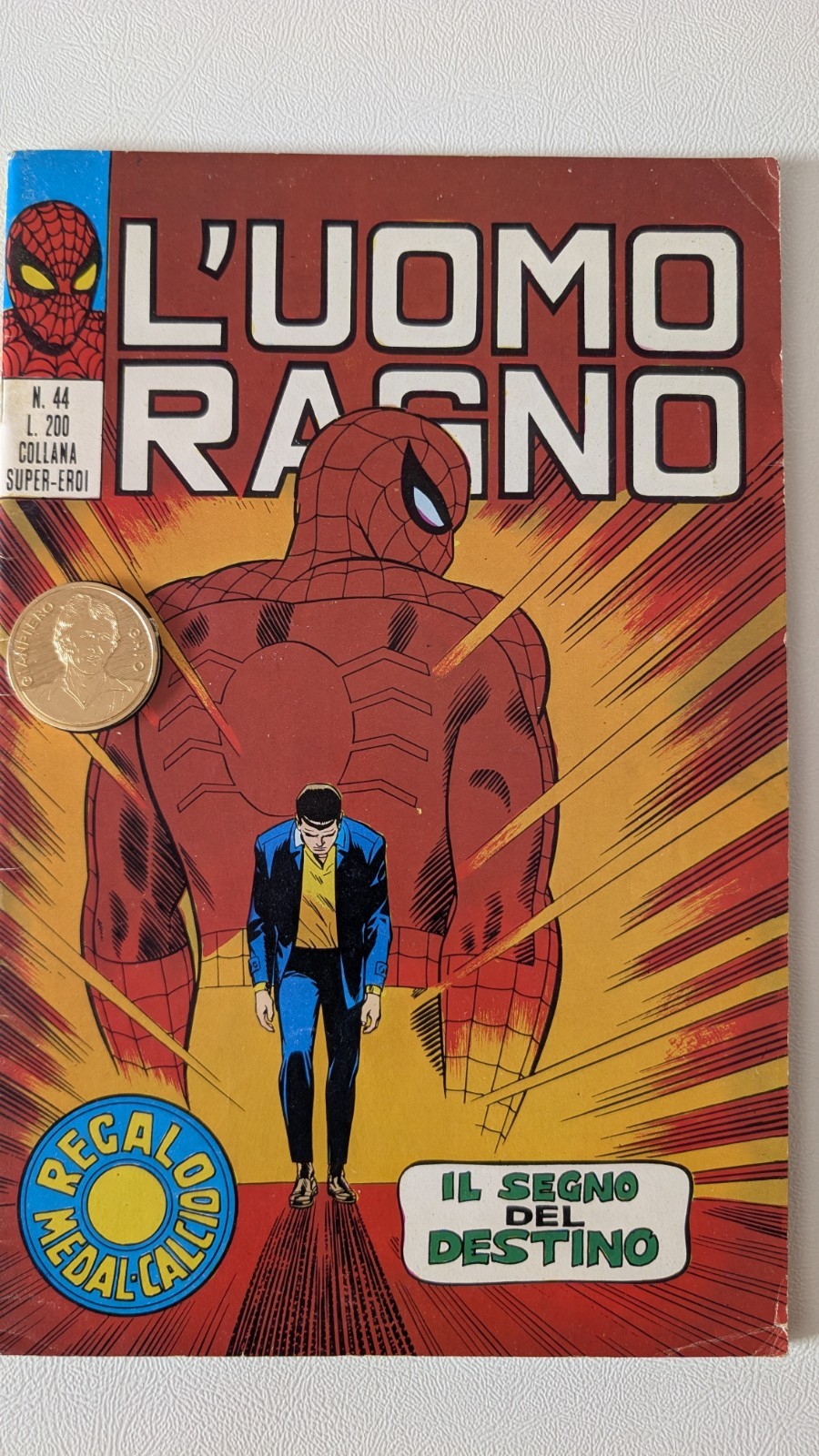 L'Uomo Ragno n.44 Editoriale Corno con Medal Calcio Originale 