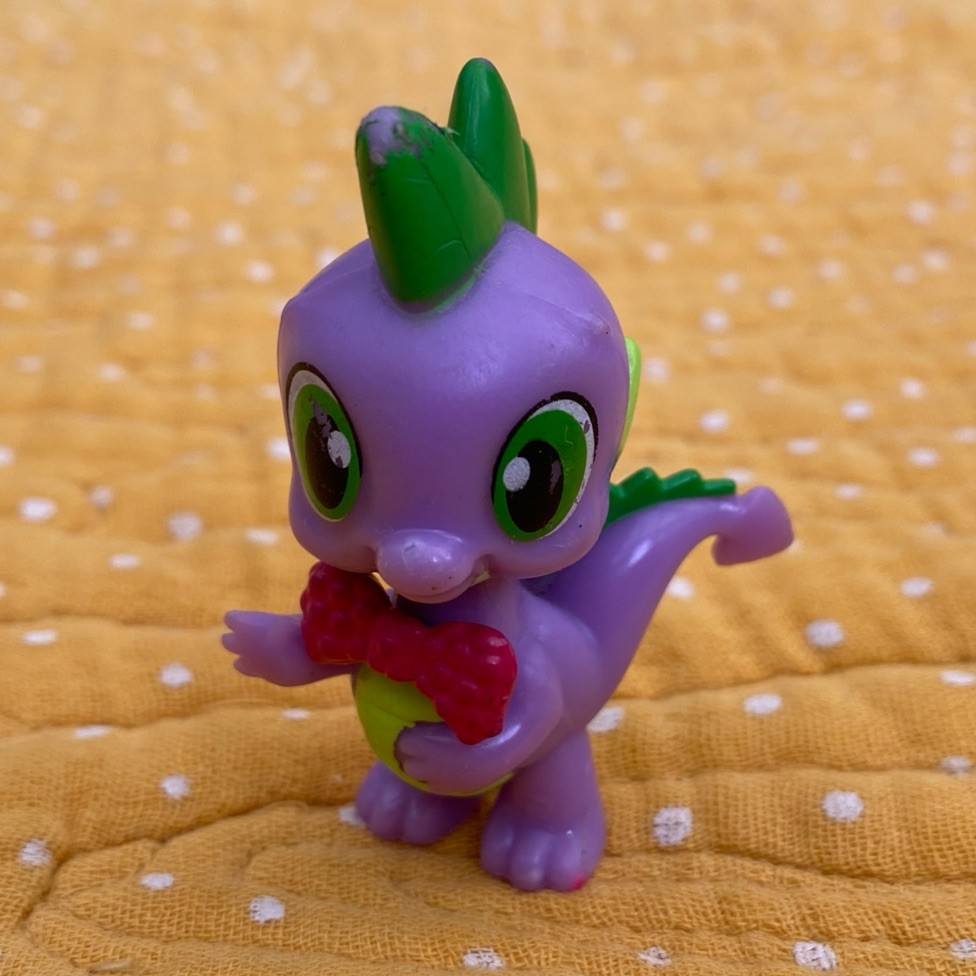 My Little Pony Crystal Princess Celebration 2" Spike Pink Bowtie Figura MLP