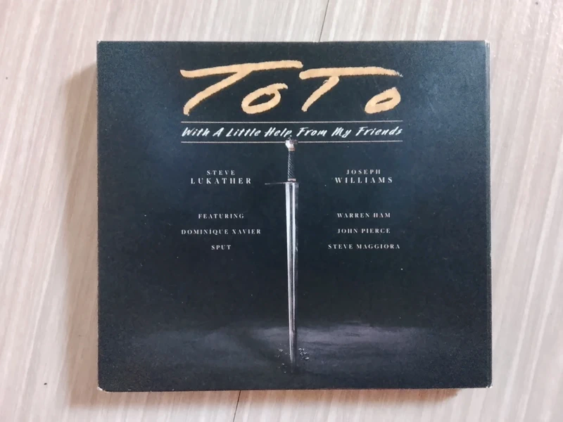 CD+ Blu-ray Toto With a little help from my friends
