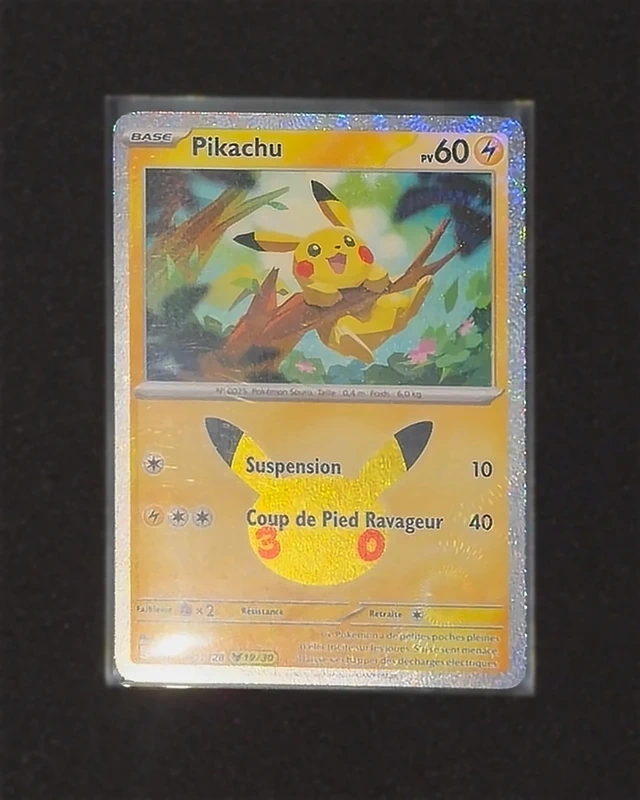 Pikachu 041/128 Suspension Pokémon 30 ans holo carte française