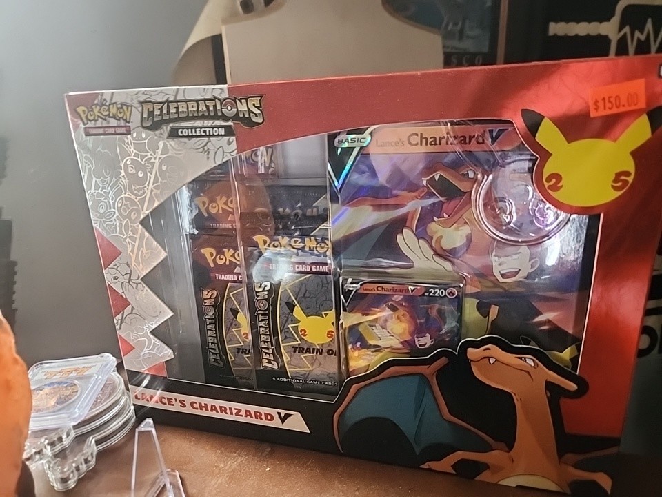 Pokémon TCG Celebrations Collection Lance’s Charizard V Box 2021 English
