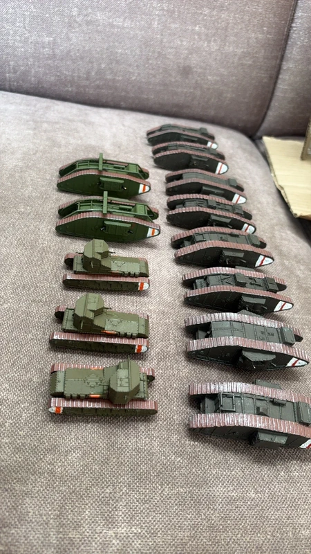 13x WO1 Tanks - 8x Mark IV + 5x Whippet - WWI - 10mm Wargaming - Pendraken - Geschilderd - Lot