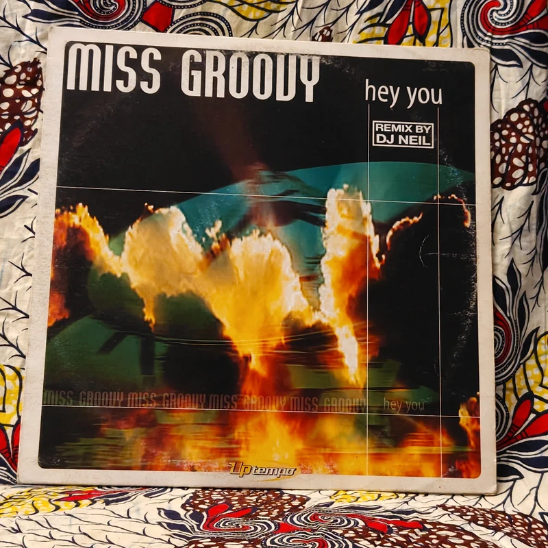 Miss Groovy – Hey You (2000 · Makina / Happy Hardcore)