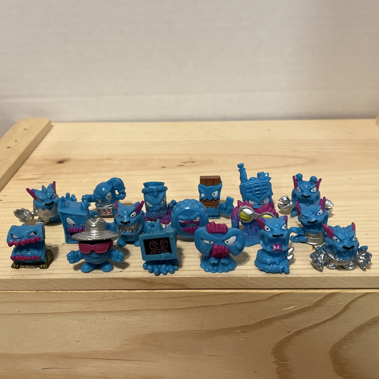 17 - Mr Beast Lab Swarms - Micro Figures - All Glow In The Dark