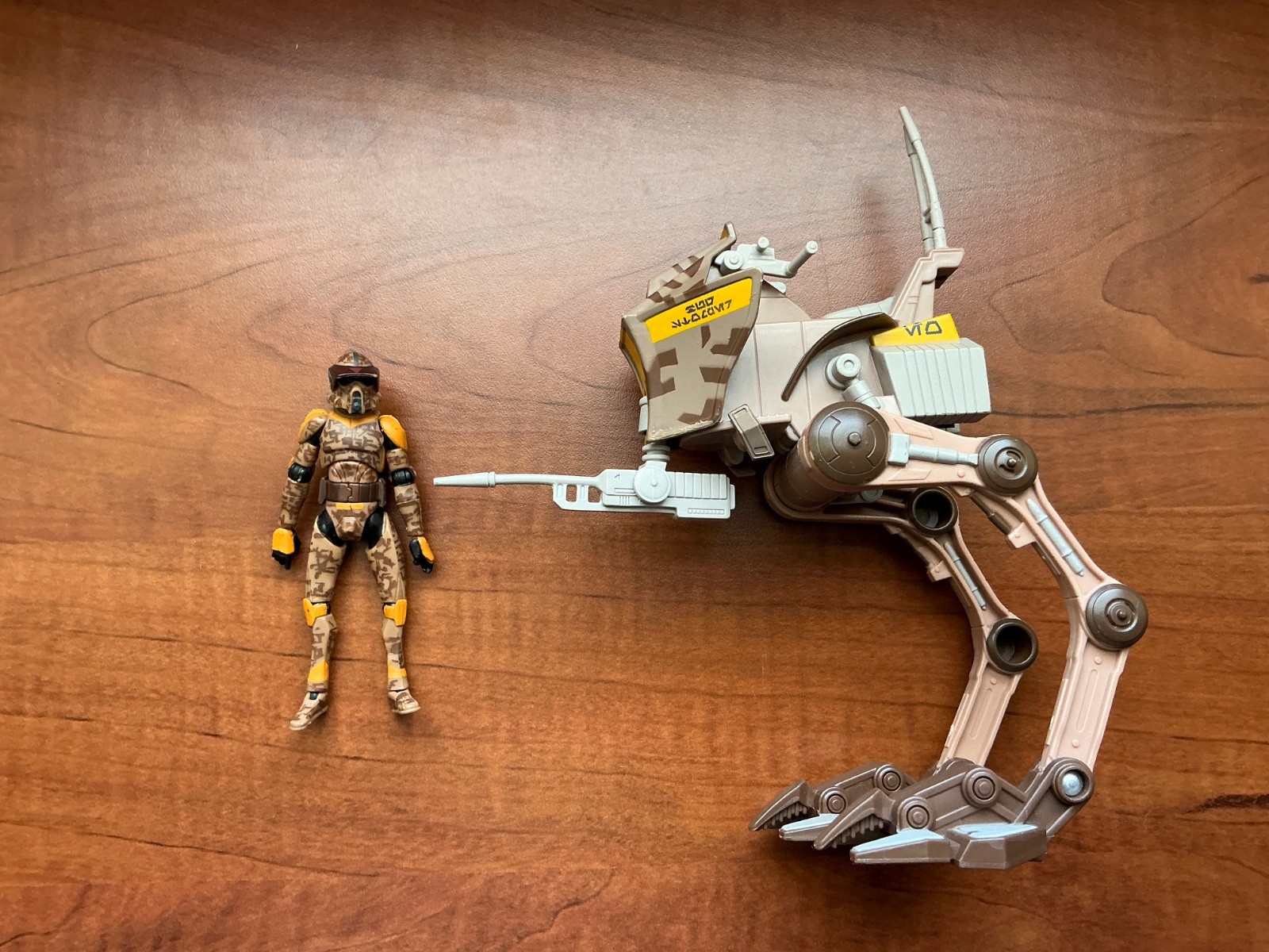 Hasbro Star Wars Clone Wars AT-RT w/ ARF Trooper BOIL Deluxe Vehicle 3.75" 2010
