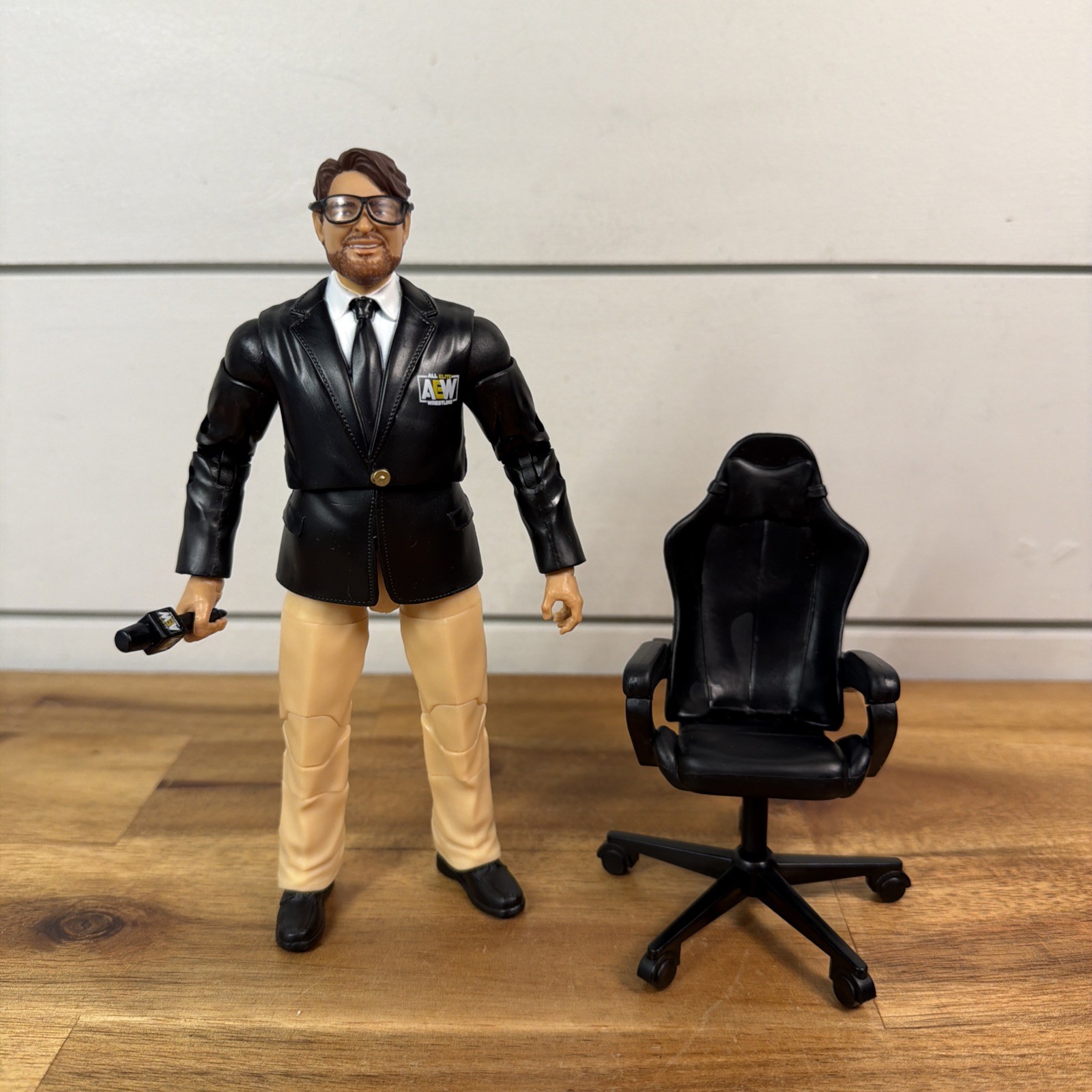 AEW Ringside Exclusive Tony Schiavone Figure Unrivaled Collection Ships Fast!