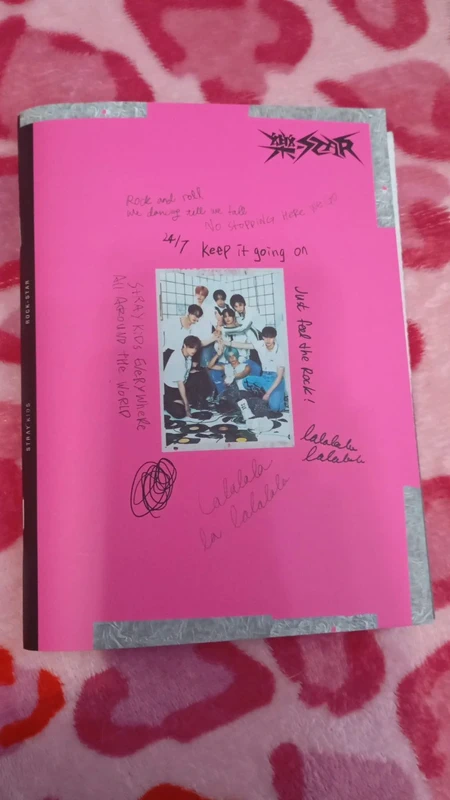 Álbum Stray Kids Rock Star. Pink ver.