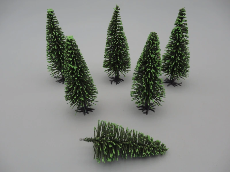 6 sapins coniques avec pied 8 à 9 cm
