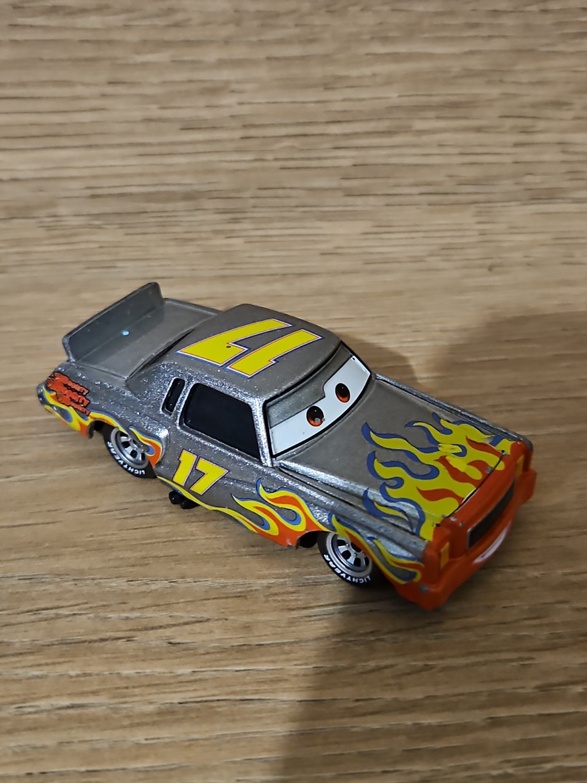 Disney Pixar Cars Diecast Darrell Cartrip #17 Fiamme Argento Auto da Corsa #14