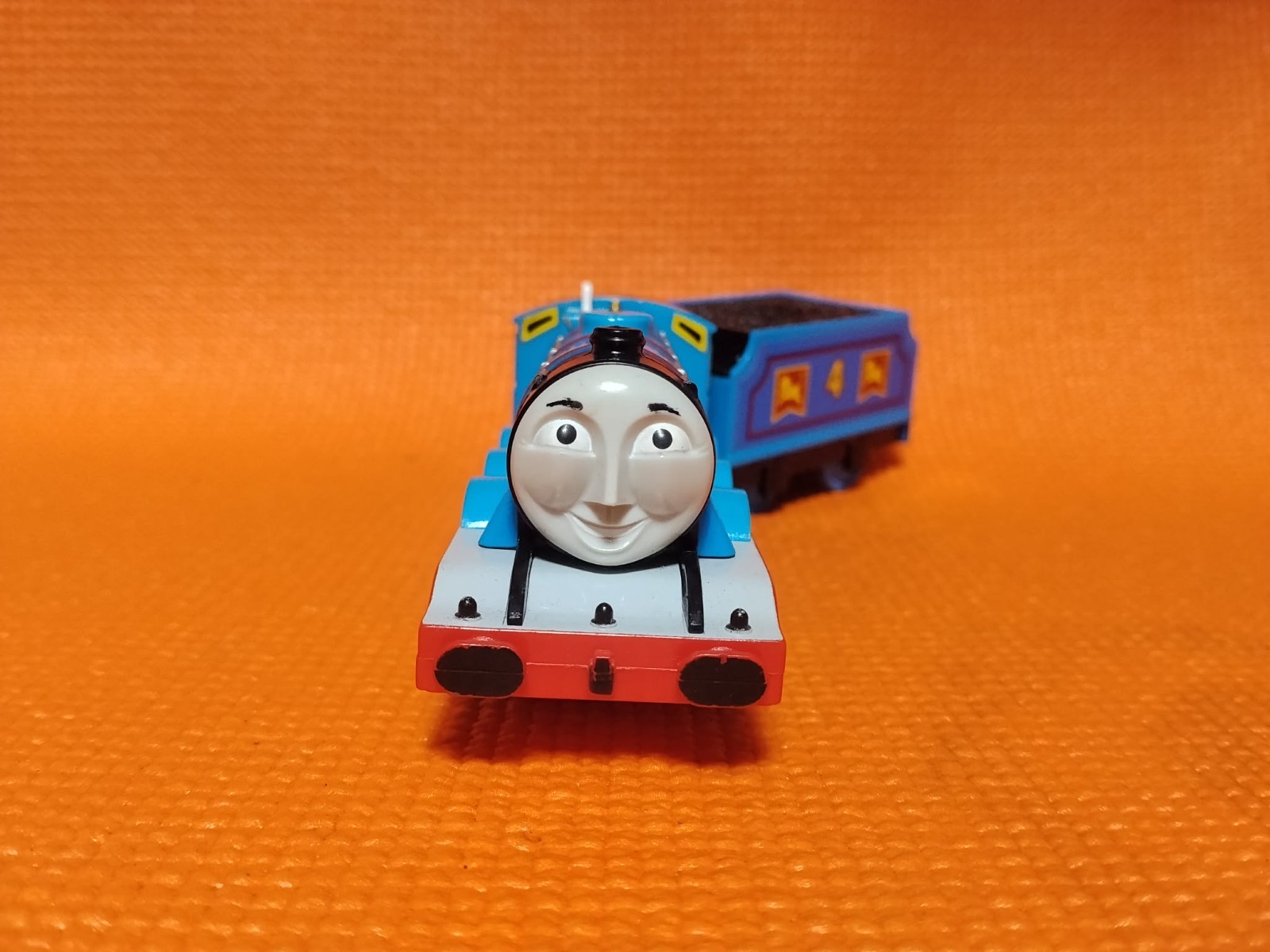Gordon thomas and friends tomy plarail e trackmaster