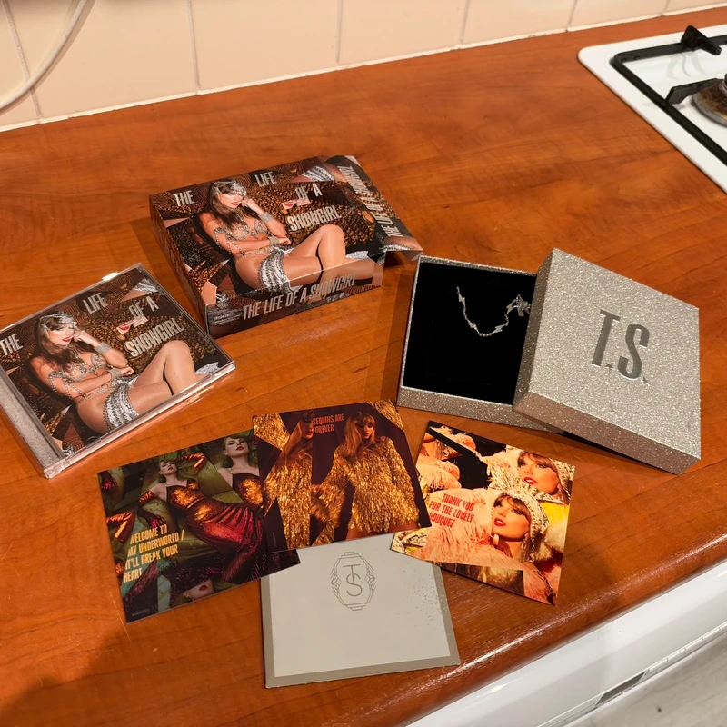 Taylor Swift - The Life of a Showgirl | It’s Beautiful Deluxe Edition