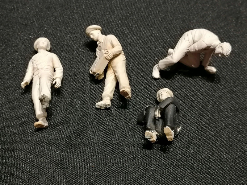 Lot de 4 figurines équipage de char allemand alpine