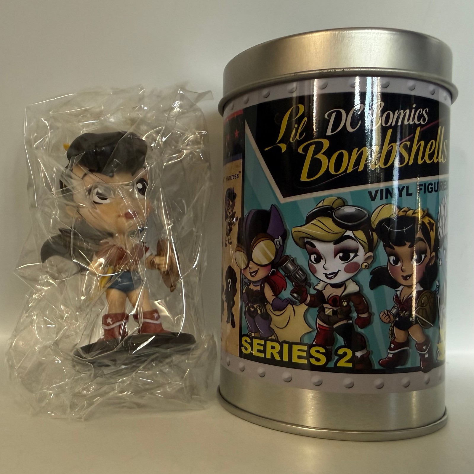 DC Comics Wonder Woman Bombshells Serie 2 Figura in Vinile da Collezione Tin Sigillato