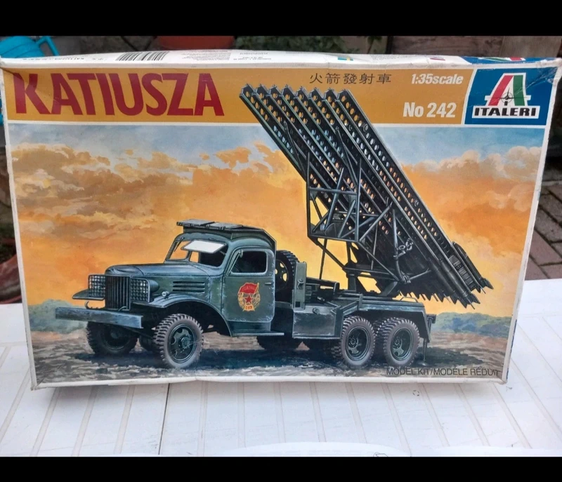 Kit Modellismo Militare Vintage Italeri 1:35 - Katiusza BM-13 (No. 242) Edizione 1984 completo