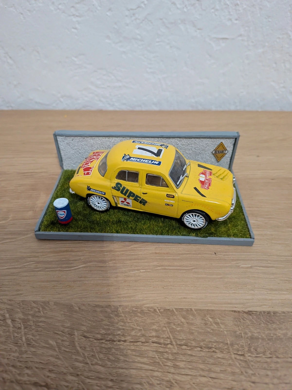Diorama Renault Dauphine 1/43