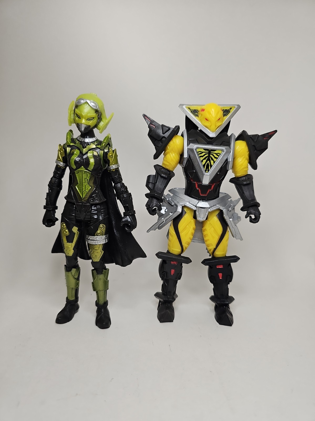 Power Rangers Beast Morphers Cybervillain Roxy & Evox 6" Action Figures 