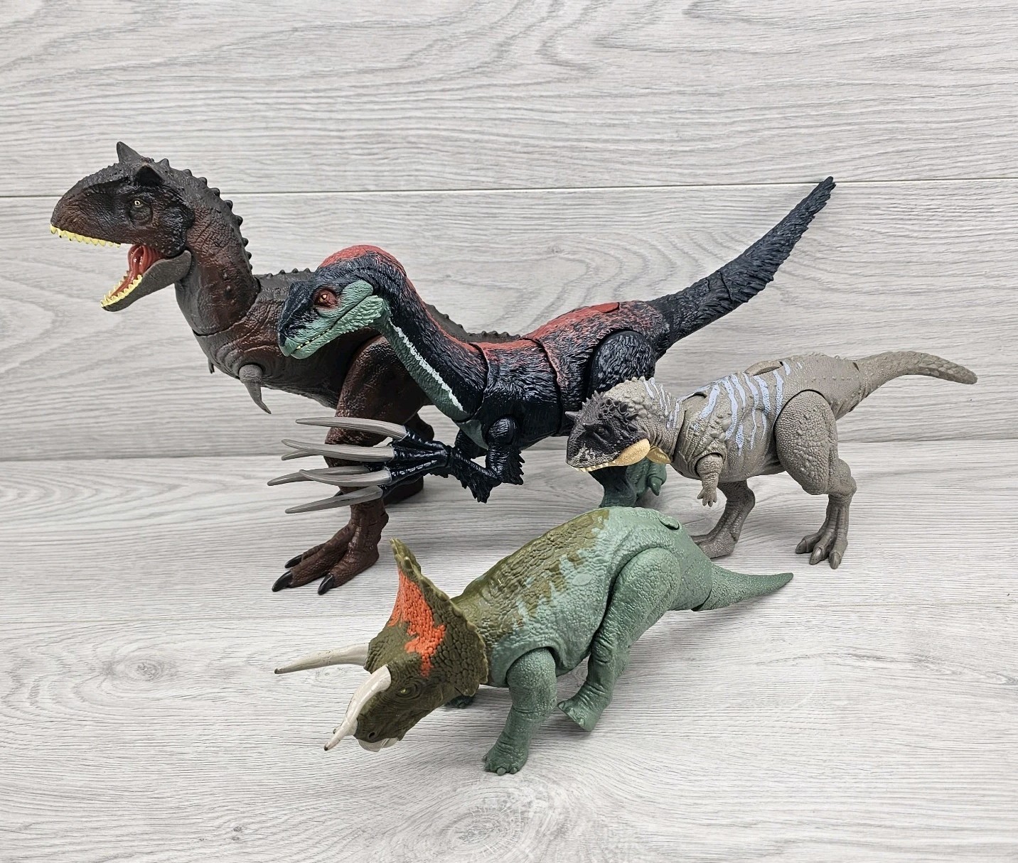 Jurrasic World Therizinosaurus, Carno, Ekrixinatosaurus, Triceratops All Roar X4