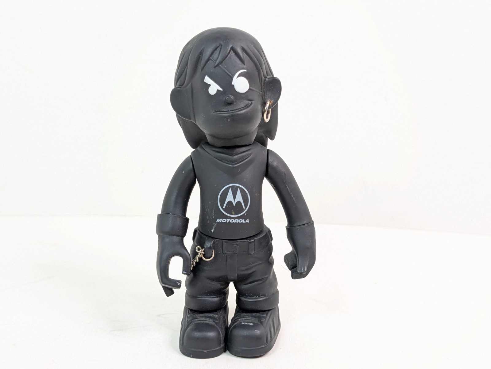 Figurina Michael Lau X Motorola Skater Dude 2001 tutto nero MMT Jonesky Ltd 6"