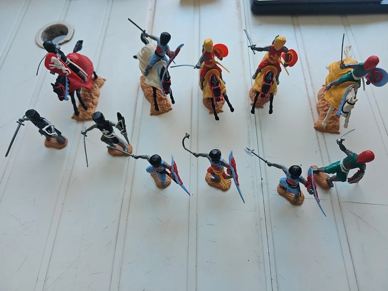 Vintage Rare Lot 11 Figurines Timpo Toys Swoppets - 5 Cavaliers + 6 Fantassins.