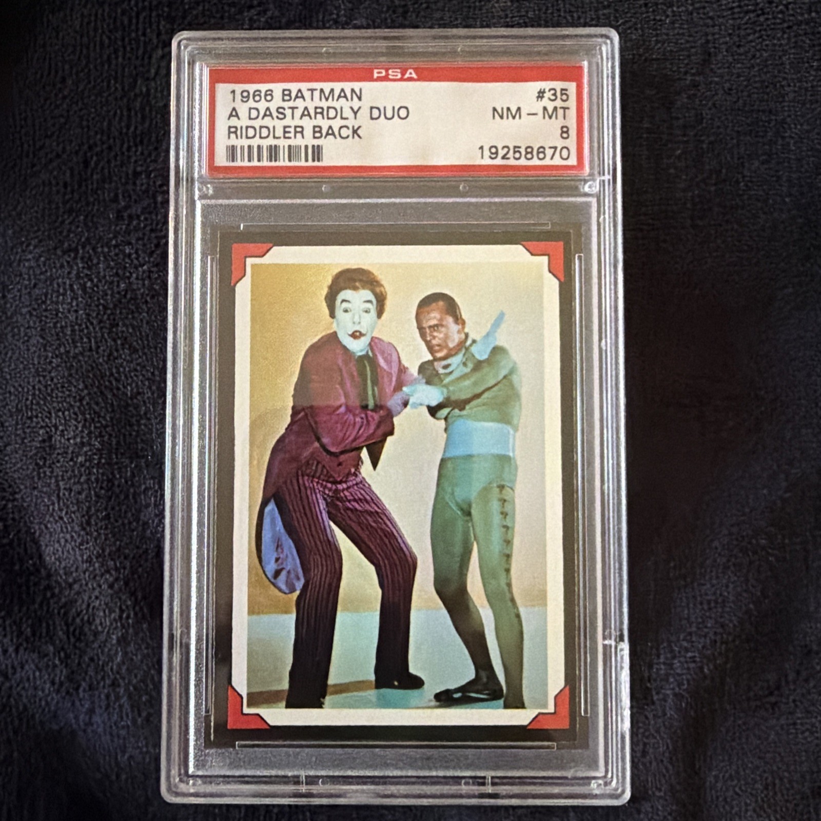 1966 TOPPS USA BATMAN Riddler Back #35 A DASTARDLY DUO, PSA 8, solo 7 superiori! 