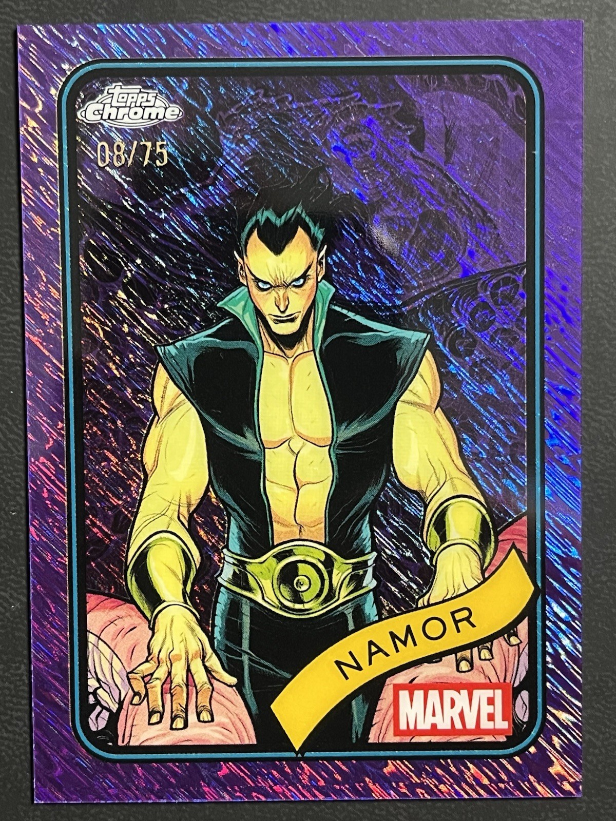 2025 Topps Chrome Marvel Namor 12 Viola Rifrattore 08/75 NM Scheda⁠