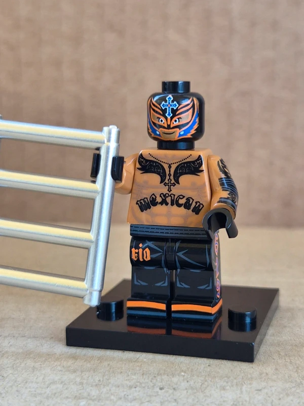 Wwe wrestling Rey Mysterio minifigure style Lego compatible