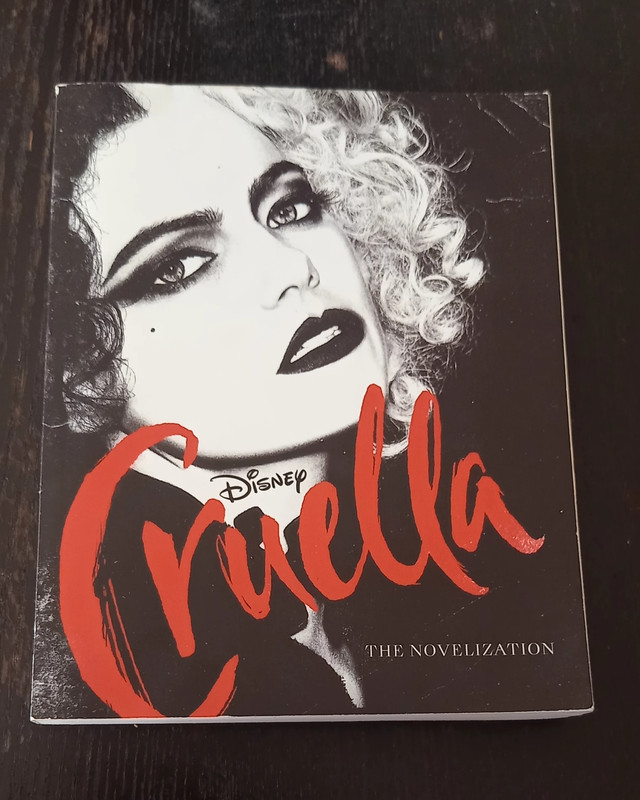 Livre Disney "Cruella" (en anglais)