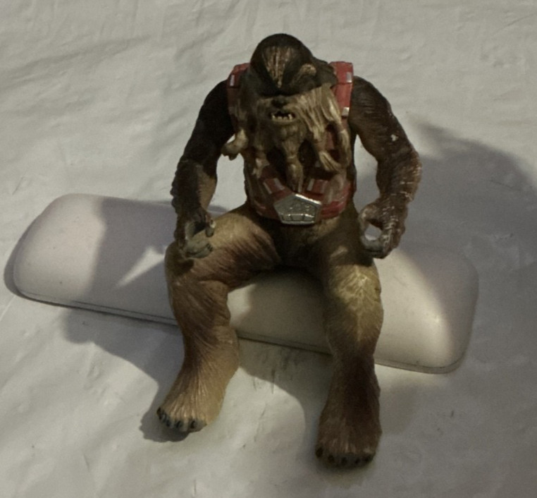 Figurina Star Wars La Vendetta dei Sith WOOKIEE WARRIOR 4" - Hasbro 2005 seduta.