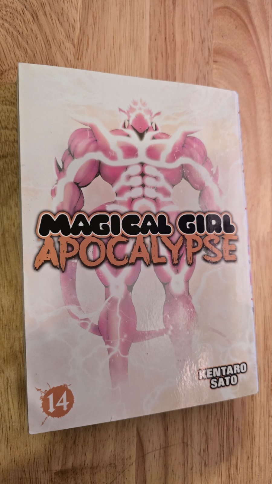 Magical Girl Apocalypse manga volume 14 in inglese di KENTARO SATO
