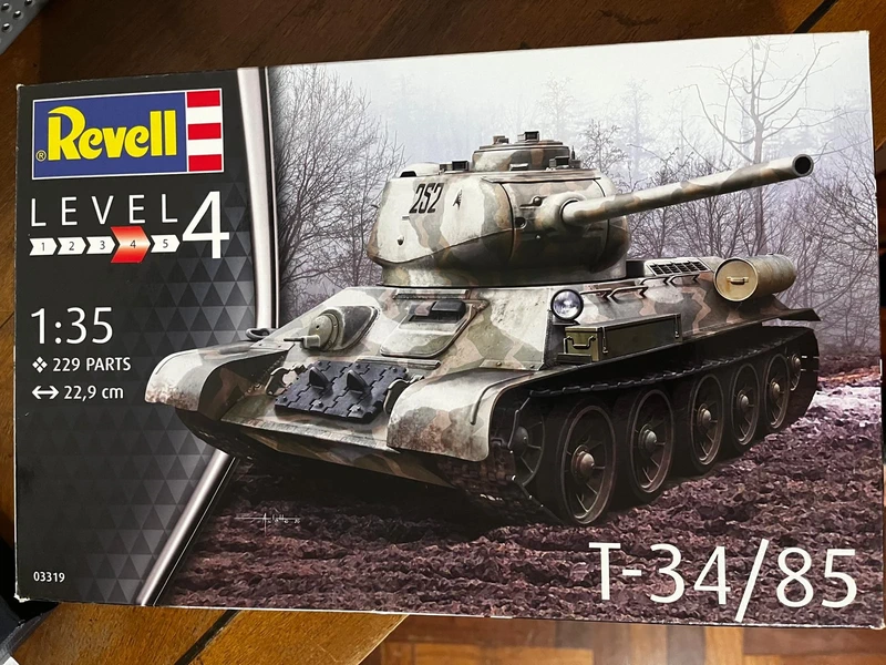 Kit Carro Armato URSS T-34/85 - Revell