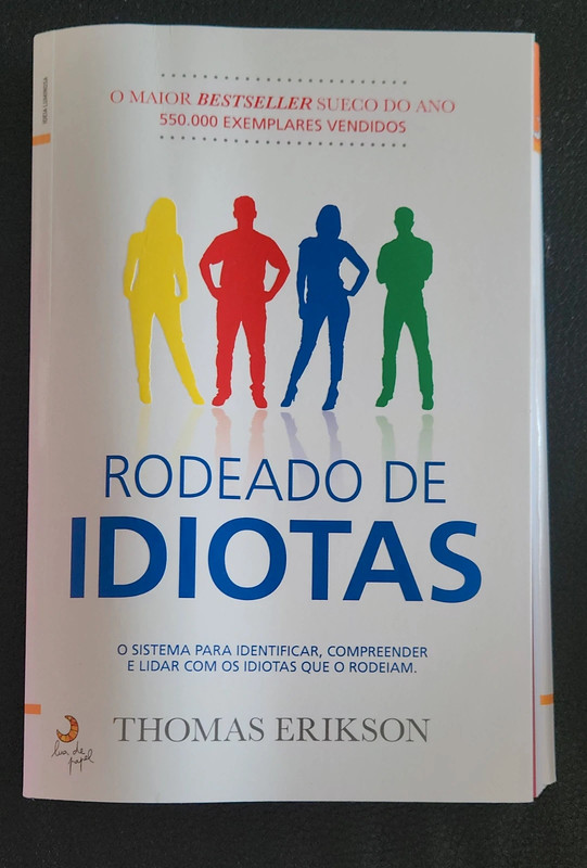 Rodeado de Idiotas