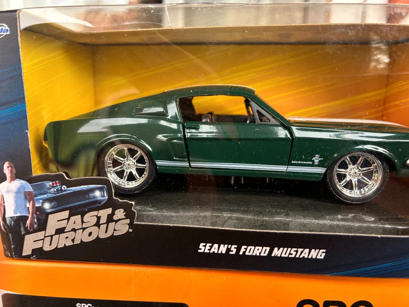 Jada escala 1:36. Serie Fast and Furious. Sean's Ford Mustang