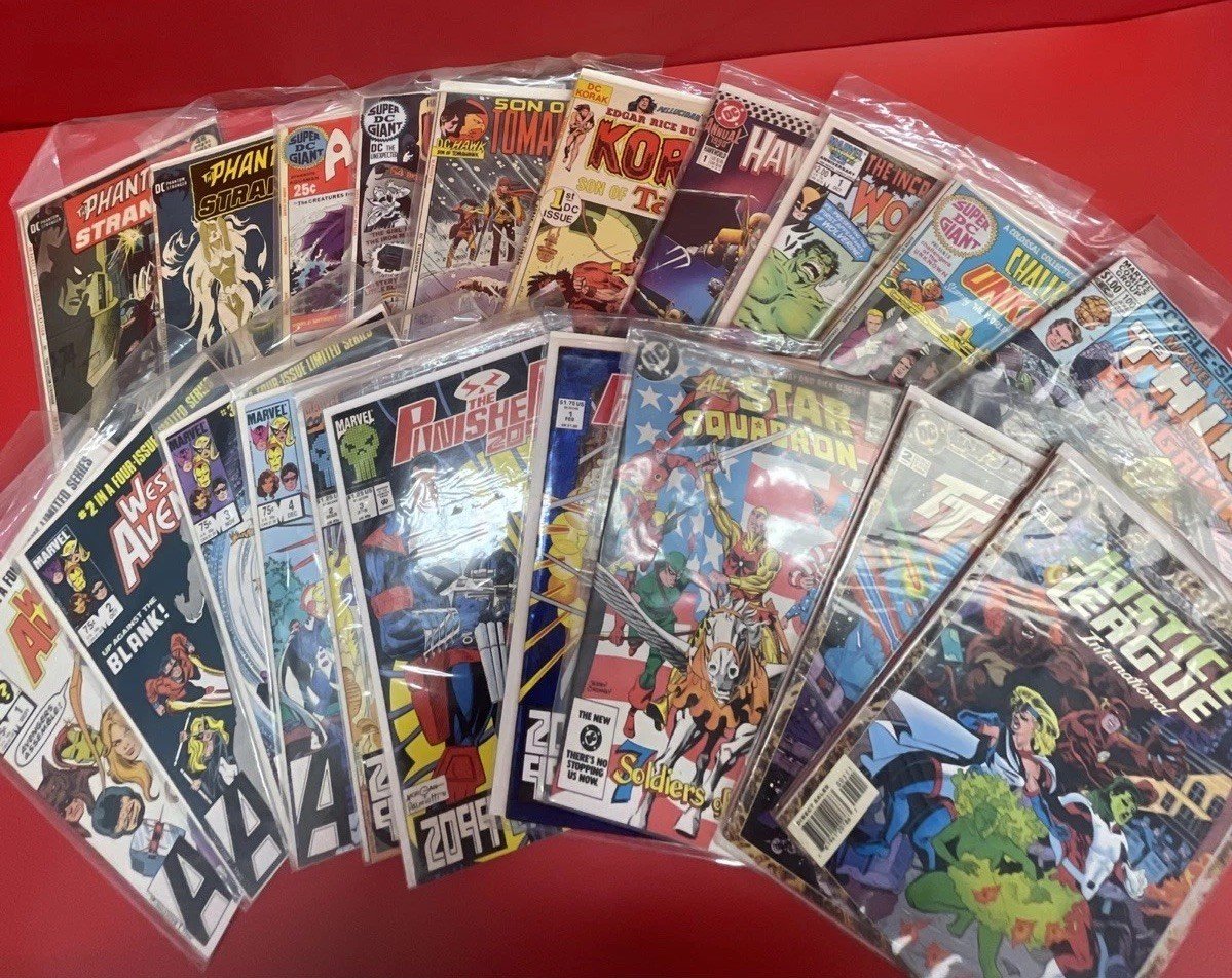 Lotto fumetti misti 20 DC Marvel Phantom Stranger Hulk Avengers Teen Titans (30)